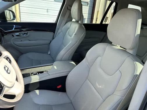 2017 Volvo XC90 T5 Momentum