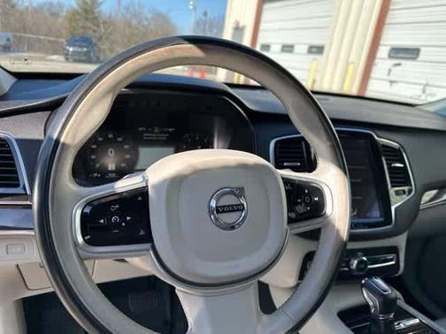 2017 Volvo XC90 T5 Momentum