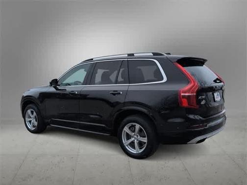 2017 Volvo XC90 T5 Momentum