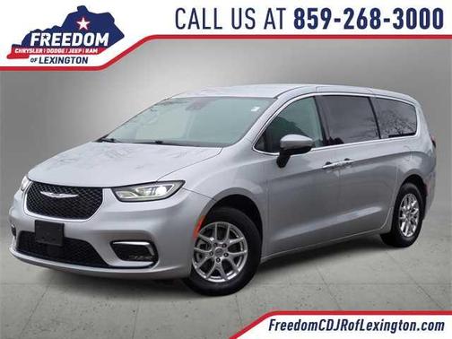 2023 Chrysler Pacifica Touring-L