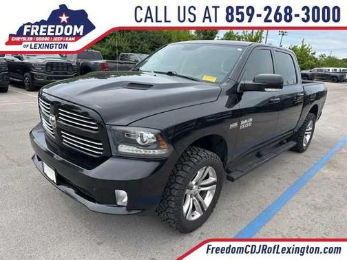 Brilliant Black Crystal Pearlcoat 2016 RAM 1500 Sport