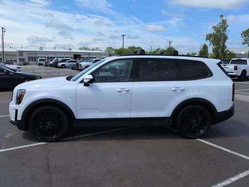 Glacial White Pearl 2022 Kia Telluride SX