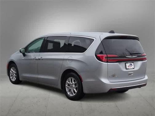 2023 Chrysler Pacifica Touring-L