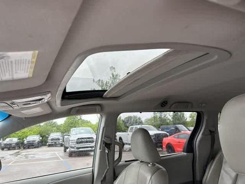Cypress Pearl 2014 Toyota Sienna XLE