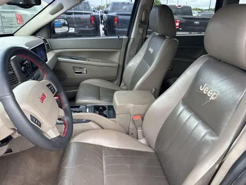 Beige 2005 Jeep Grand Cherokee Laredo