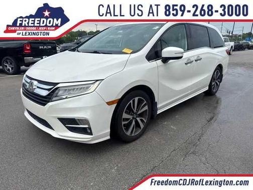 White 2018 Honda Odyssey Elite