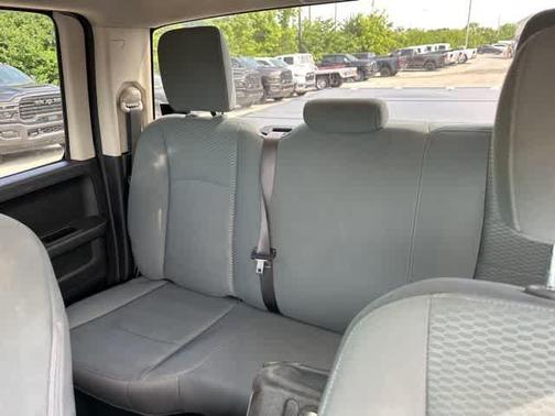 Brilliant Black Crystal Pearlcoat 2019 RAM 1500 Classic Express