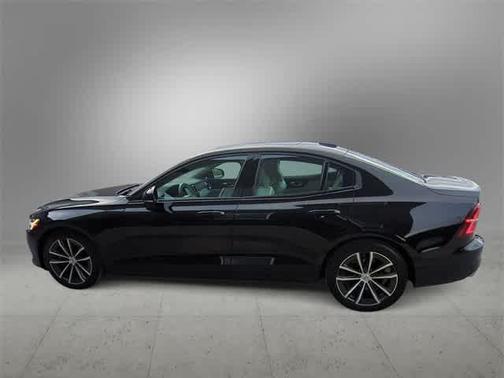 2021 Volvo S60 T5 Momentum