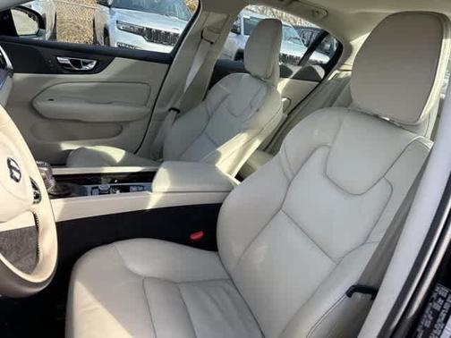 2021 Volvo S60 T5 Momentum