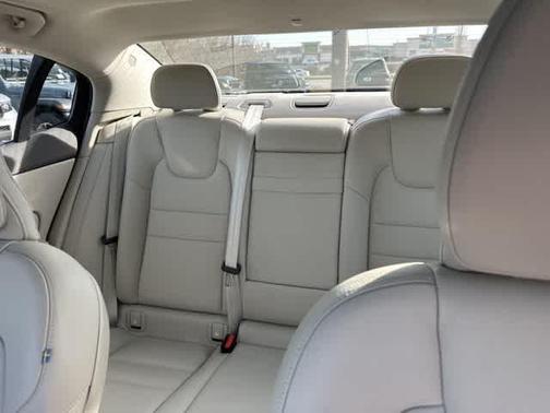 2021 Volvo S60 T5 Momentum
