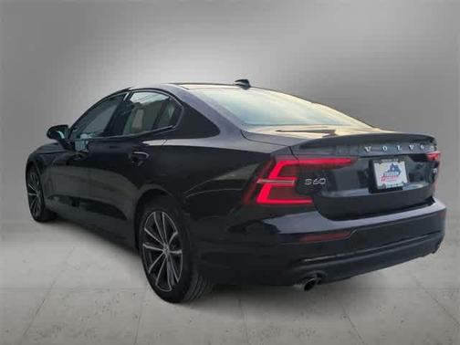 2021 Volvo S60 T5 Momentum