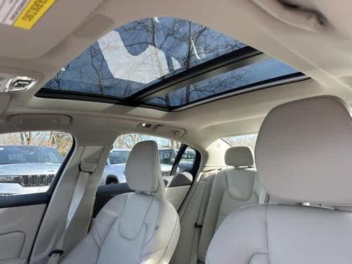 2021 Volvo S60 T5 Momentum