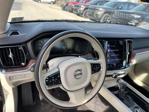 2021 Volvo S60 T5 Momentum