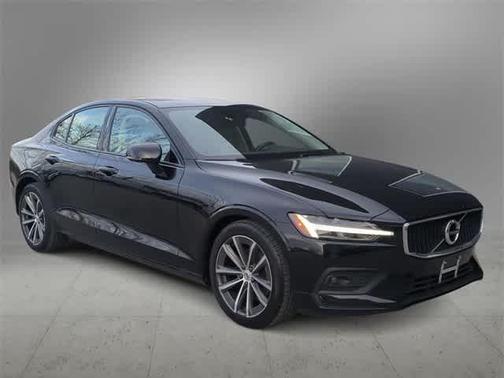 2021 Volvo S60 T5 Momentum
