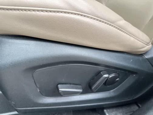 Star White 2023 Ford Explorer XLT