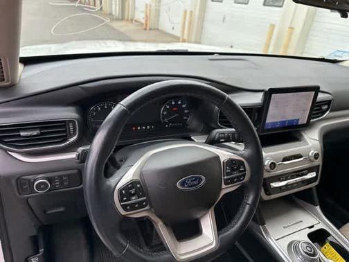 Star White 2023 Ford Explorer XLT