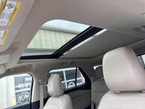 Star White 2023 Ford Explorer XLT