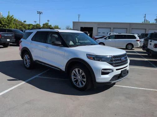 Star White 2023 Ford Explorer XLT