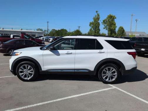 Star White 2023 Ford Explorer XLT