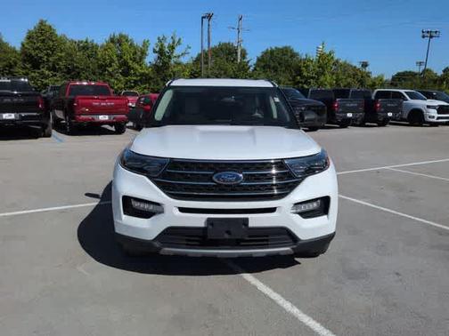 Star White 2023 Ford Explorer XLT