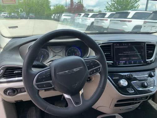 2022 Chrysler Pacifica Touring-L