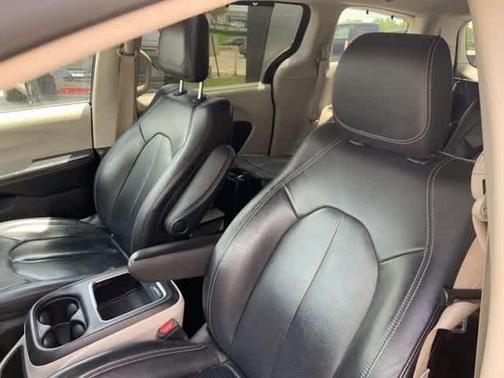2022 Chrysler Pacifica Touring-L