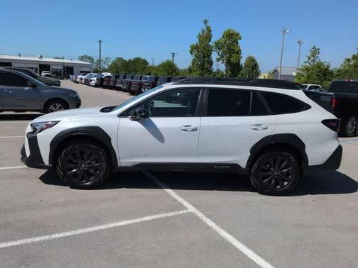 Crystal White Pearl 2023 Subaru Outback Onyx Edition