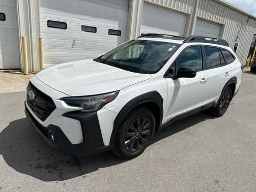 Crystal White Pearl 2023 Subaru Outback Onyx Edition
