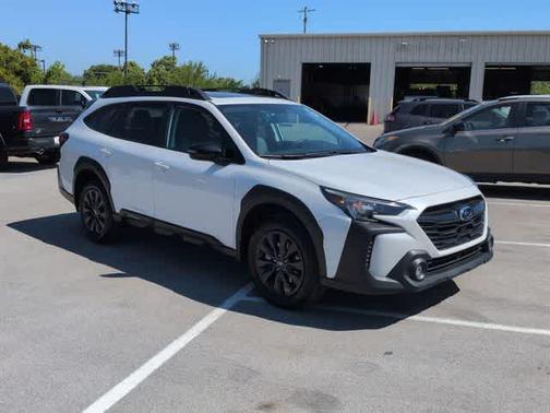 Crystal White Pearl 2023 Subaru Outback Onyx Edition