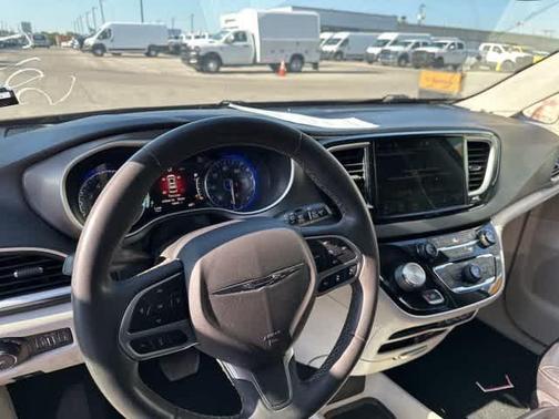 2022 Chrysler Pacifica Touring-L