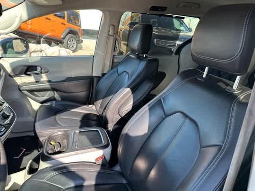2022 Chrysler Pacifica Touring-L