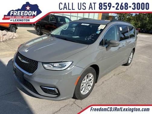 2022 Chrysler Pacifica Touring-L