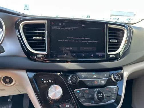 2022 Chrysler Pacifica Touring-L