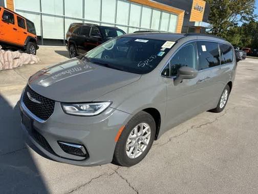 2022 Chrysler Pacifica Touring-L