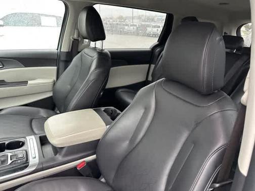 2023 Kia Carnival LX