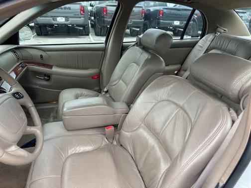 Bright White 1998 Buick Park Avenue Base