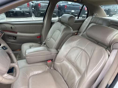Bright White 1998 Buick Park Avenue Base