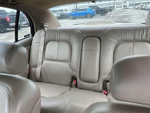 Bright White 1998 Buick Park Avenue Base