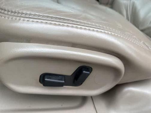 Bright White 1998 Buick Park Avenue Base