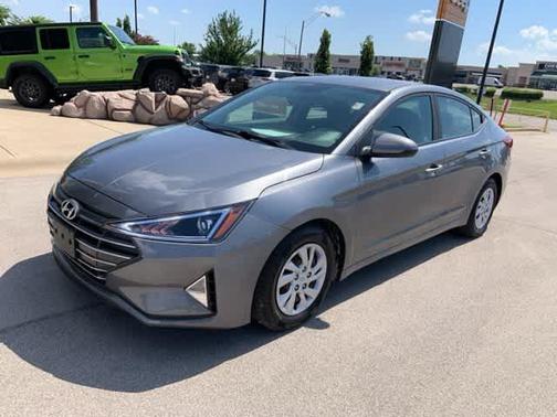 2019 Hyundai ELANTRA SE