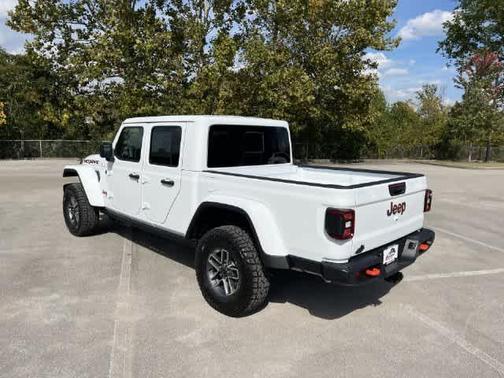 Bright White Clearcoat 2027 Jeep Gladiator Mojave