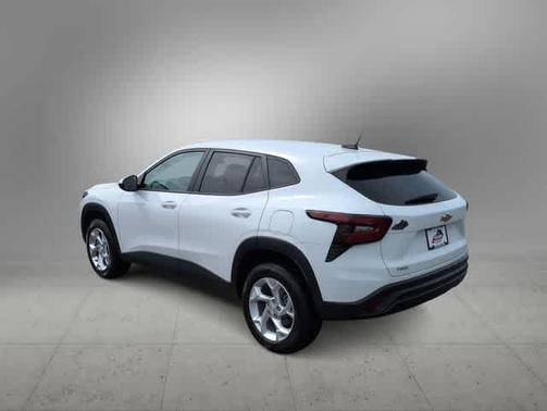Summit White 2025 Chevrolet Trax LS