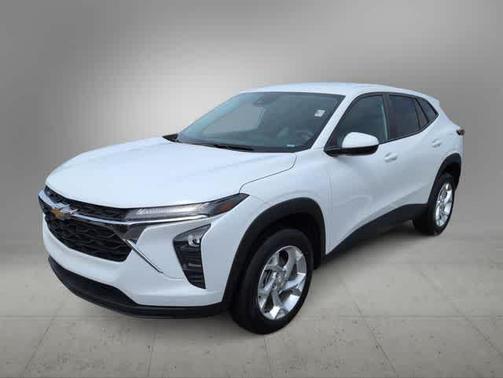 Summit White 2025 Chevrolet Trax LS