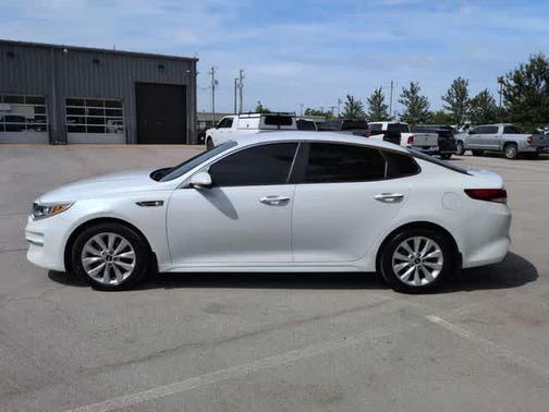 Snow White Pearl 2018 Kia Optima LX