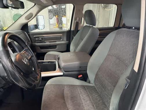 Bright White Clearcoat 2017 RAM 1500 Big Horn