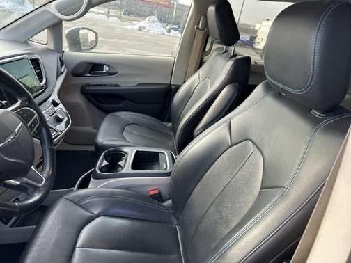 2021 Chrysler Pacifica Touring-L