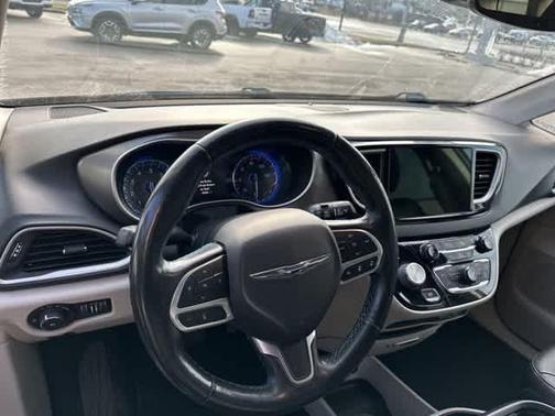 2021 Chrysler Pacifica Touring-L