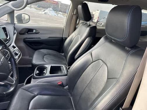 2021 Chrysler Pacifica Touring-L