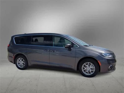 2023 Chrysler Pacifica Touring-L