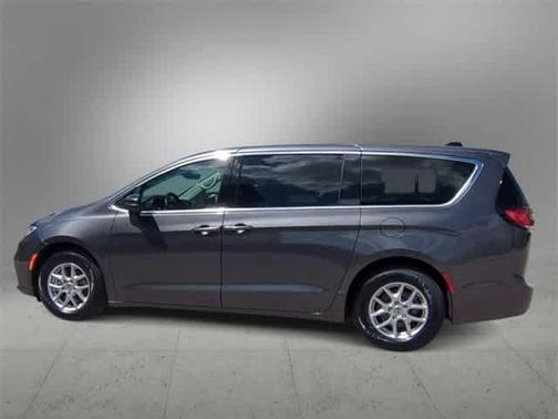 2023 Chrysler Pacifica Touring-L